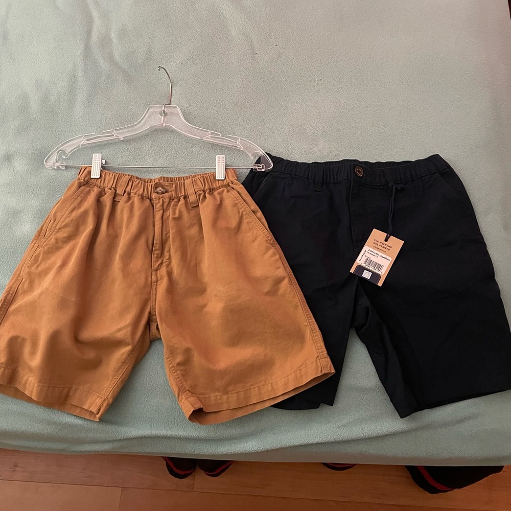 Lot/Bundle of 2 Chubbies Shorts Size Small 7 inches inseam - Navy and Tan